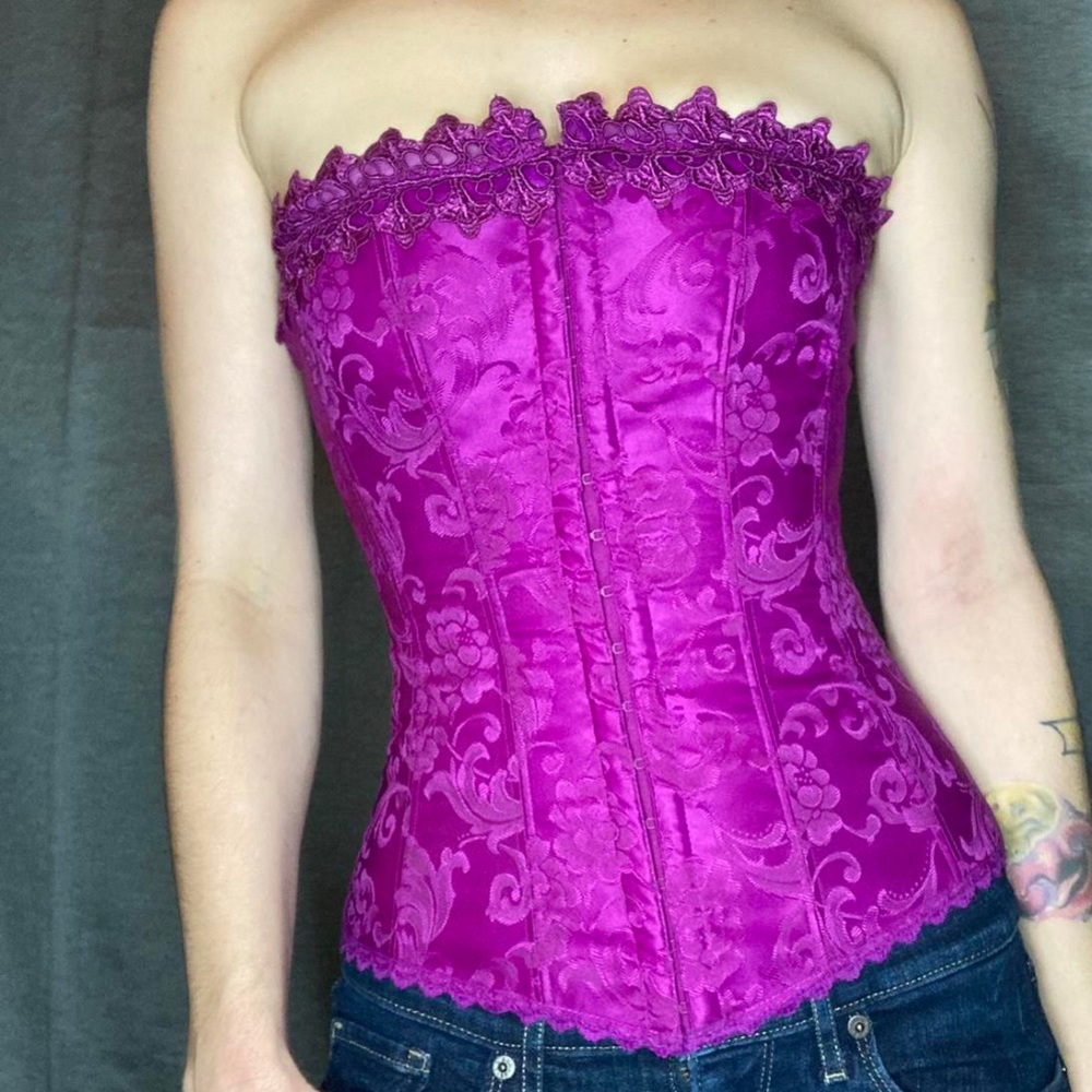 Corset- super flattering- size 32